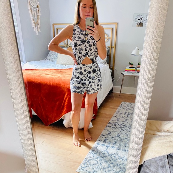 Kendall and Kylie floral Romper, size S - Picture 3 of 6